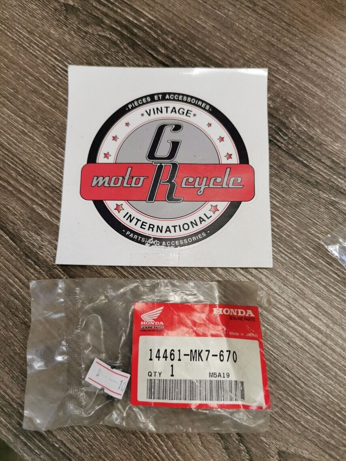NOS HONDA VT700C SPRING 14461-MK7-670 H51