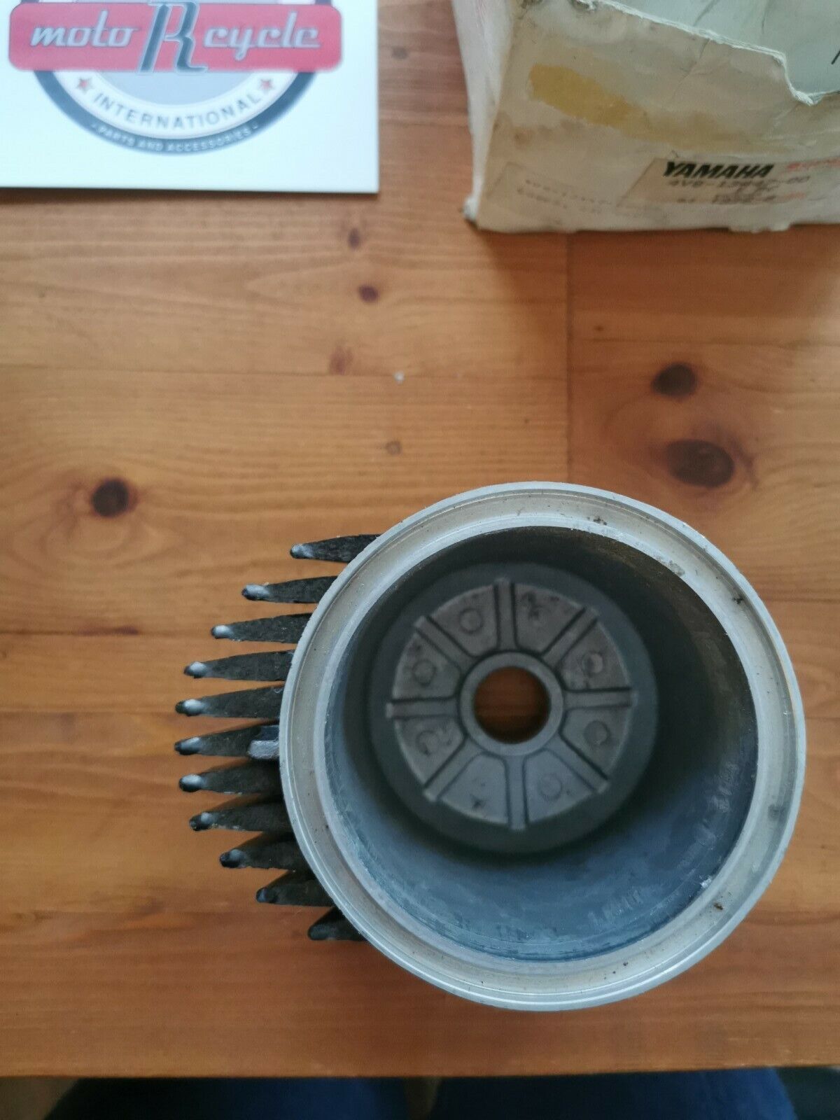 NOS Yamaha YX600 COVER, OIL ELEMENT 4V8-13447-00 Y8