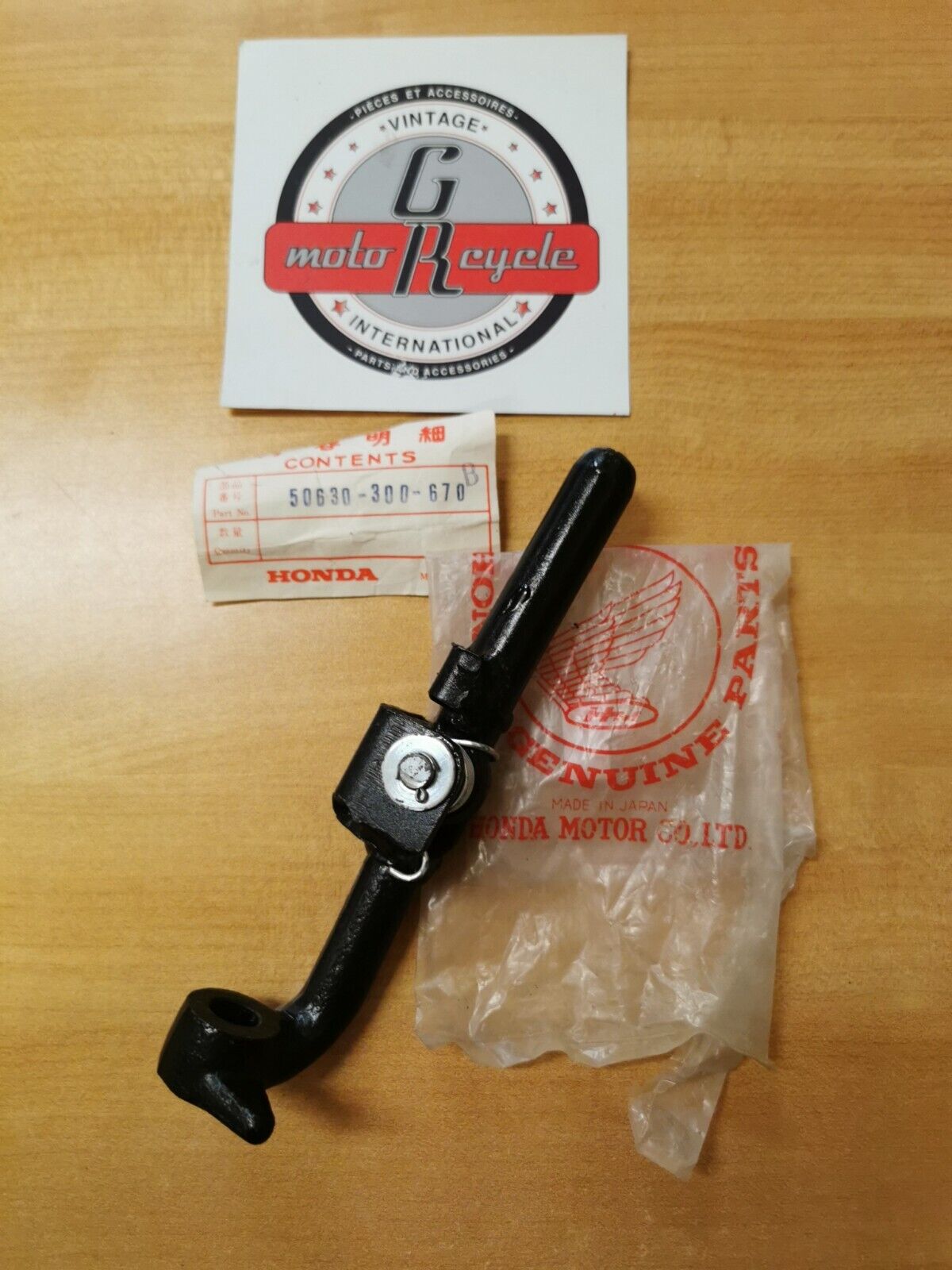 NOS HONDA CB750 STEP ASSY RIGHT 50630-300-670B H20