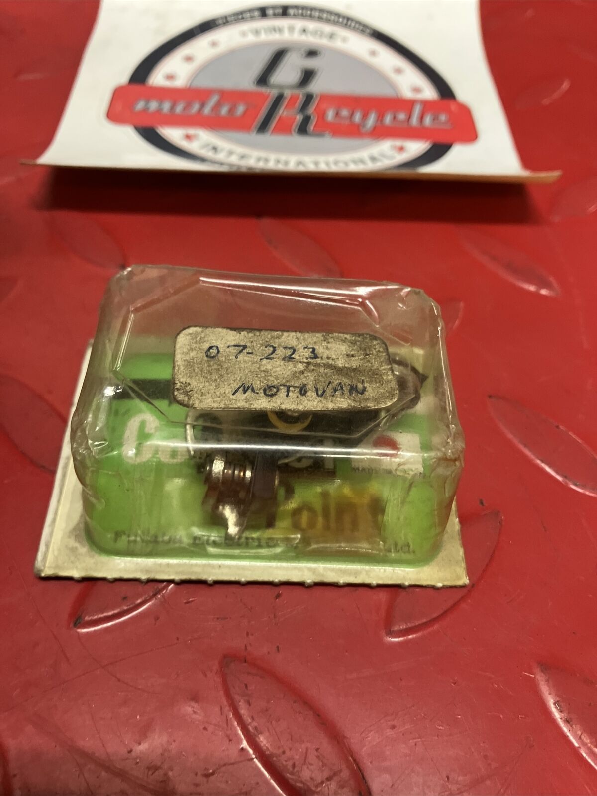 NOS YAMAHA XS360 XS400 POINT 1L9-81622-50-00 SUB BY 1L9-81622-51-00 Y66