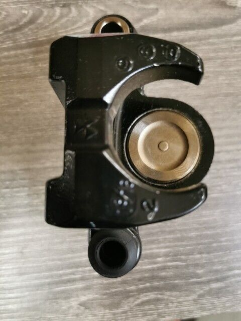 NOS YAMAHA YZ125 1988 REAR CALIPER ASSEMBLY 2VN-2580W-00-00 Y104