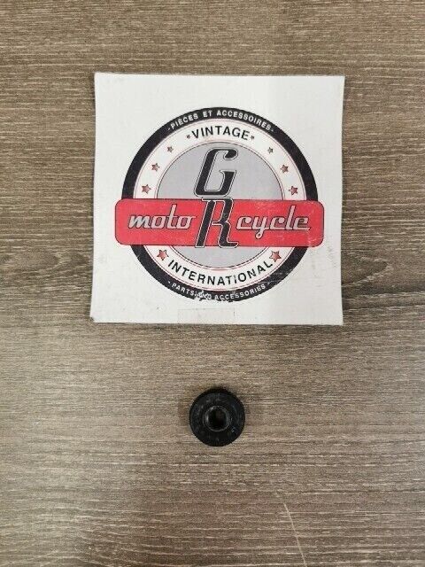 NOS YAMAHA TX650 TX750 XS1 XS650 1975 - 1977 OIL SEAL 93102-08118-00 Y145