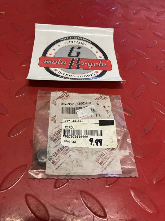 NEW YAMAHA NUT FLANGE 95707-08500-00 Y61