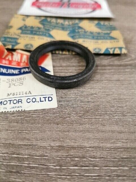 NOS YAMAHA XJ1100S 1982 XS1100 1978 - 1981 OIL SEAL 93101-38086-00 Y148