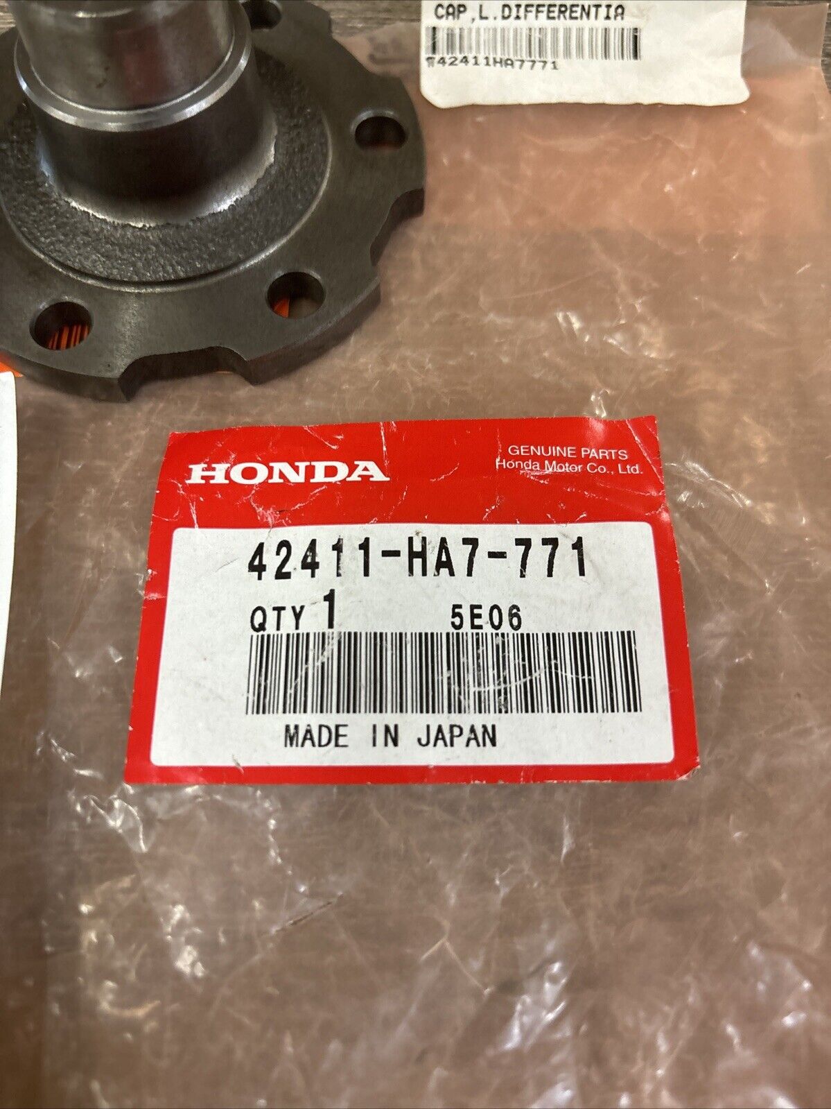 NOS Honda TRX350 TRX350D LEFT DIFFERENTIAL CASE CAP 42411-HA7-771 H120
