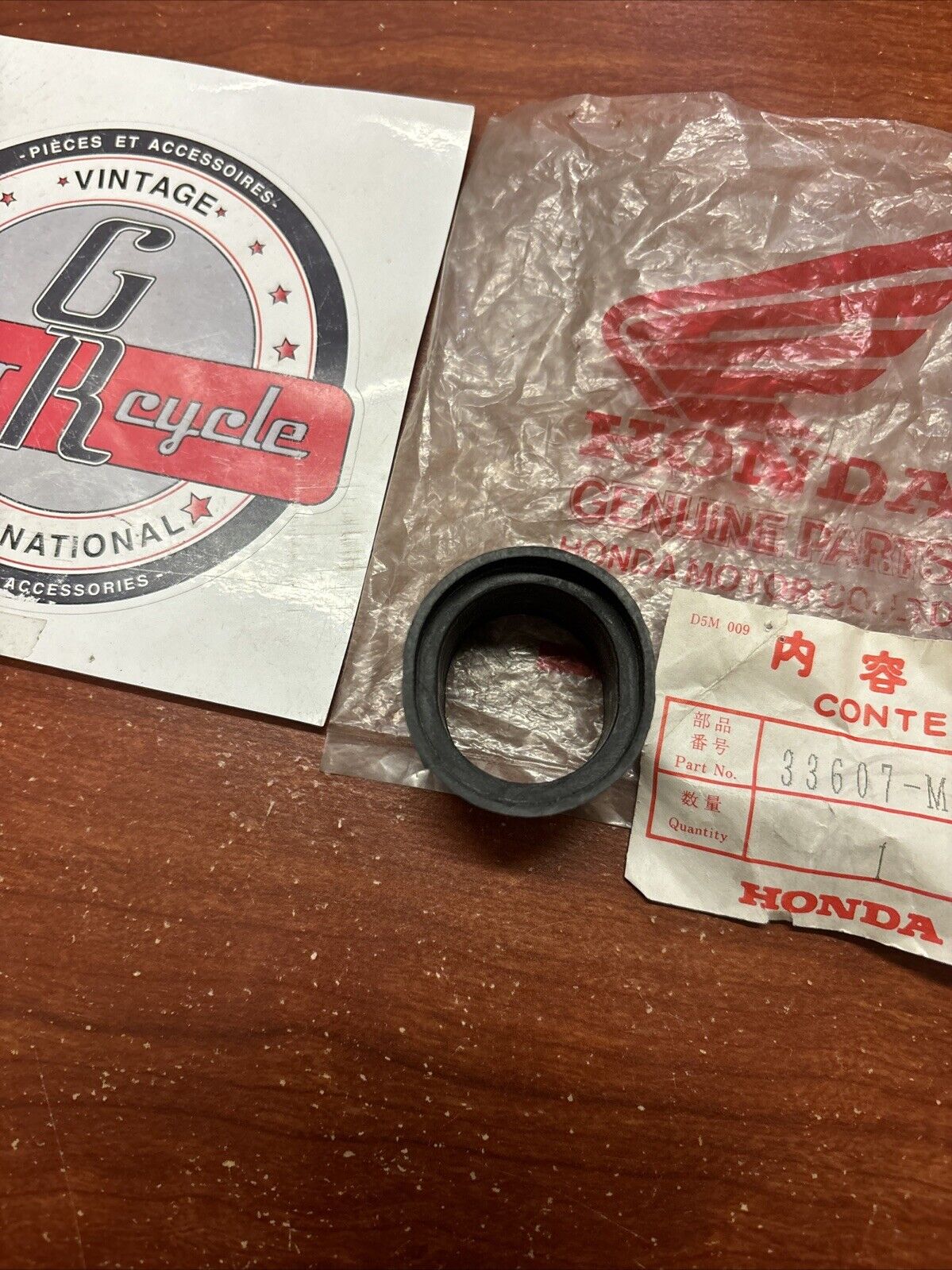NOS Honda CBX400F CBX550F REAR WINKER COVER 33607-MA6-600 H161