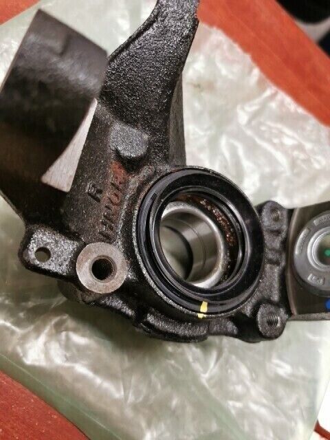 NOS Honda TRX450FE TRX450FM RIGHT STEERING KNUCKLE 51200-HN0-670 H108