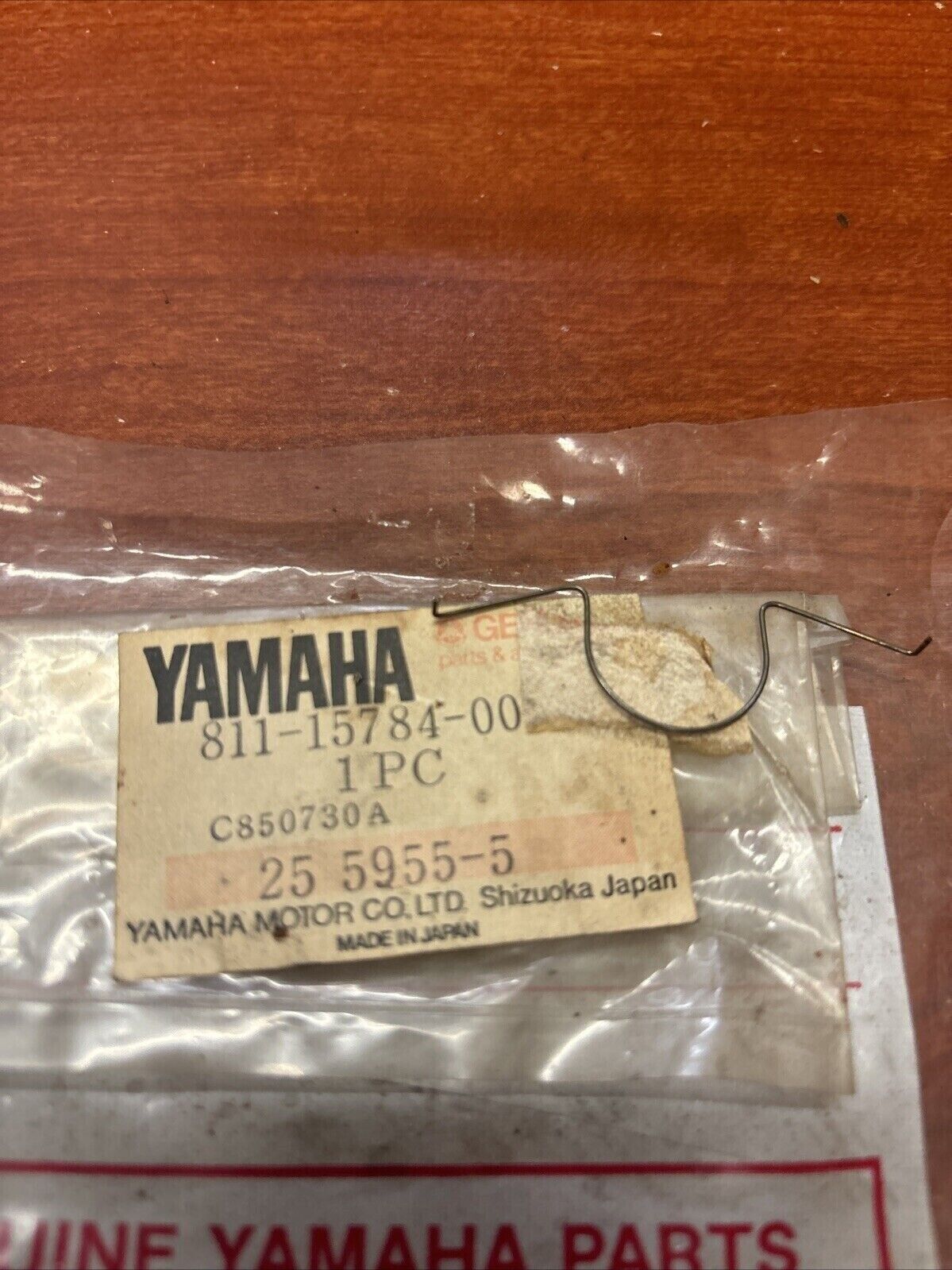 NOS Yamaha RETURN SPRING 811-15784-00-00 Y177