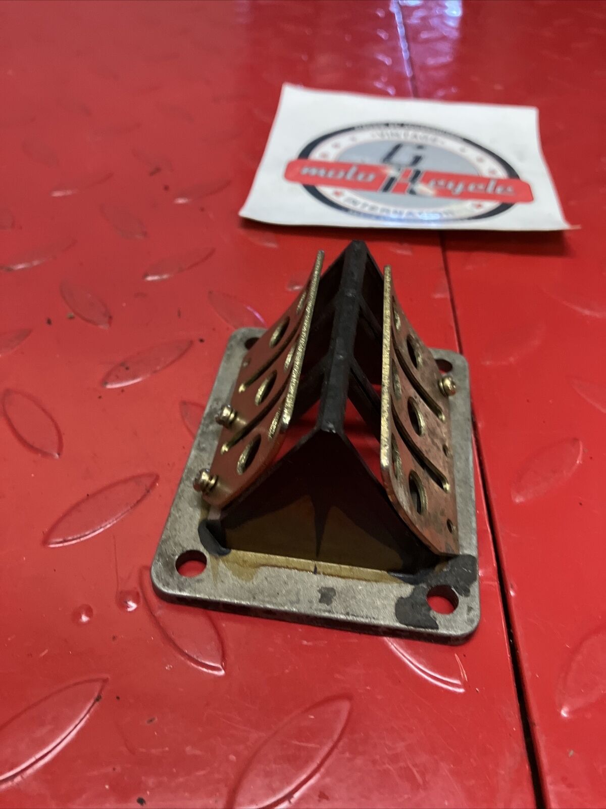 Yamaha YZ125 1983 intake reed valve block cage