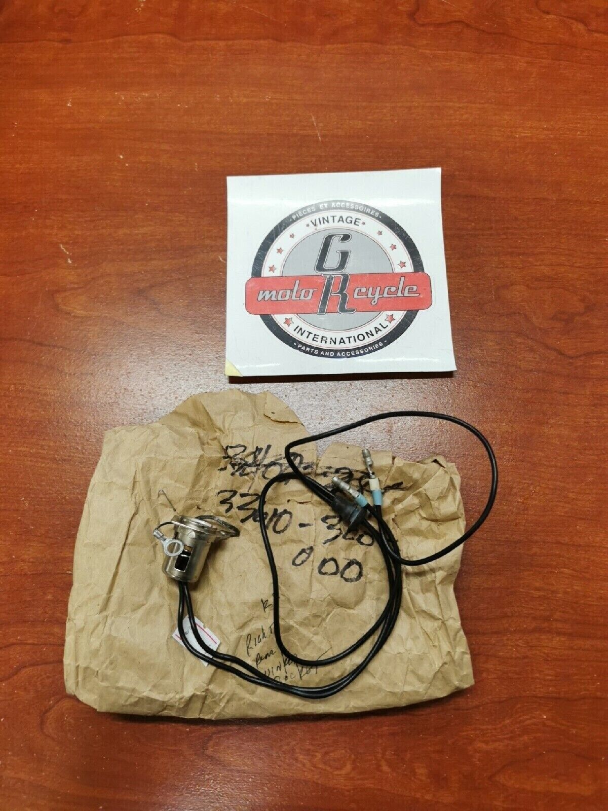 NOS Honda CB550 CB750 CB350 CB200 SOCKET, R. RR. TURN SIGNAL 33610-300-000 H33