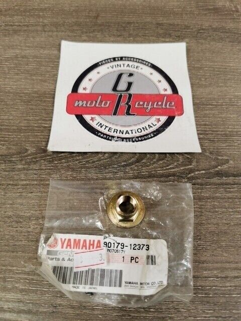 NOS YAMAHA YZ125K YZ125S YZ125 1982 - 1990 NUT SPECIAL SHAPE 90179-12373-00 Y112