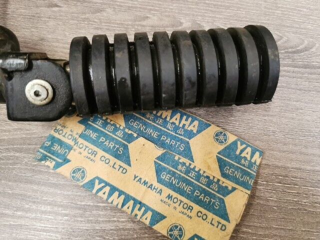 NOS YAMAHA TX650 XS650 1975 - 1981 FRONT FOOTREST ASSY 447-27410-00-00 Y190
