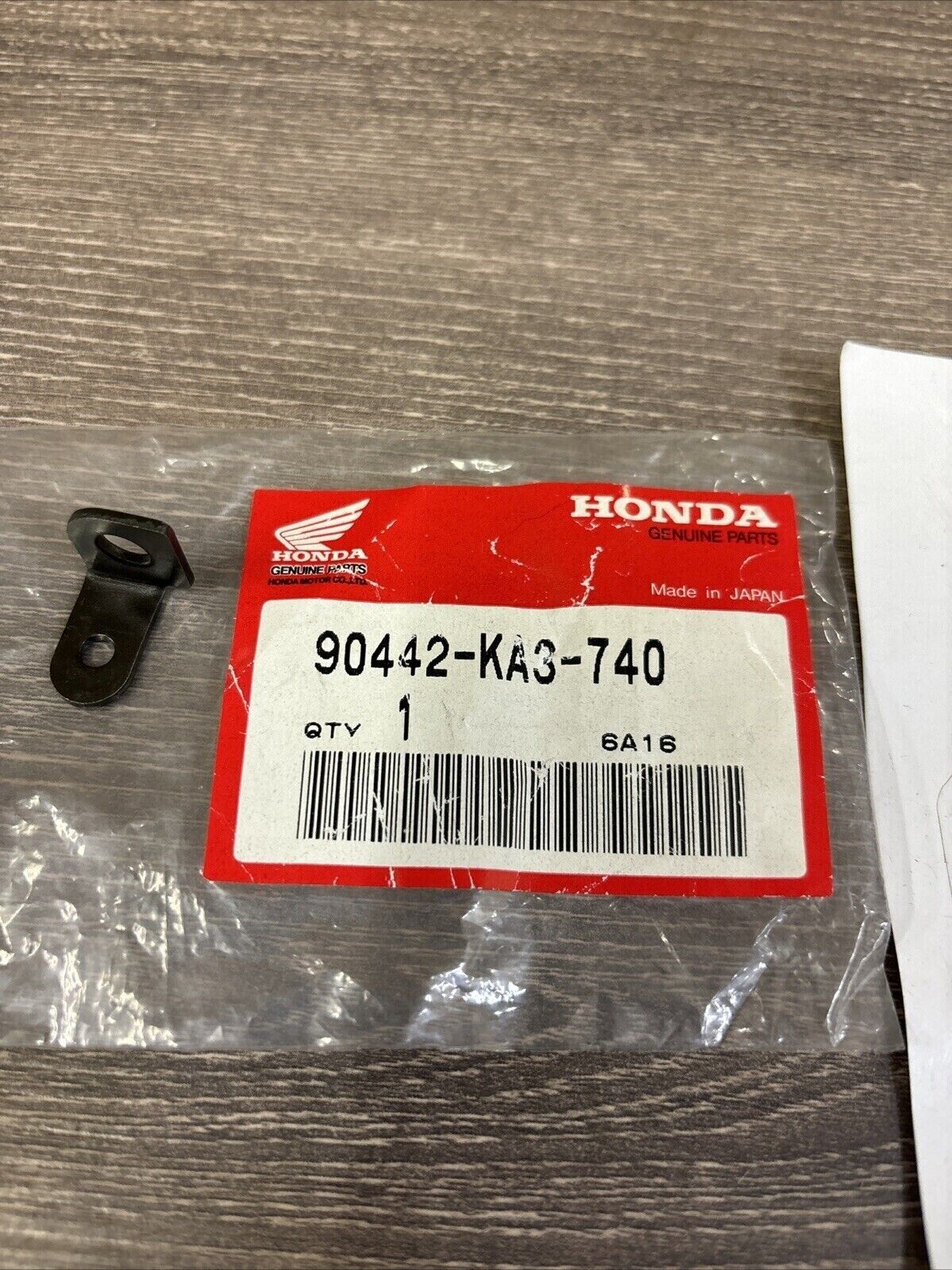 NOS Honda CR125R CR250R CR80R SPRING HANGER PLATE 90442-KA3-740 H124