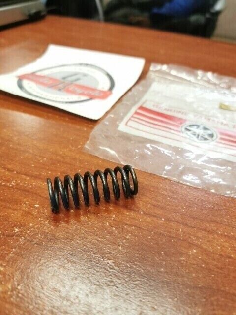 NOS Yamaha COMPRESSION SPRING 256-16333-10-00 SUB 90501-23142-00 Y154