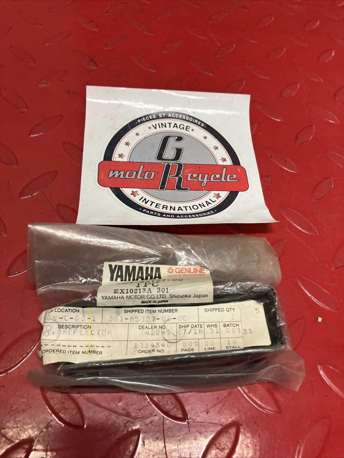 NOS YAMAHA XS650 REFLECTOR BASE 3G1-85127-00-00 Y67