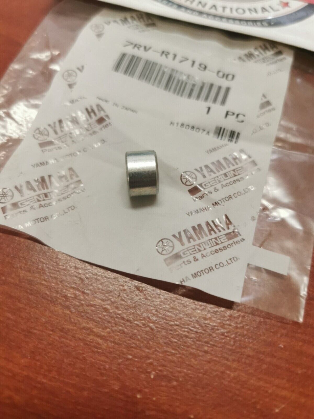 NOS Yamaha GUIDE COLLAR 7RV-R1719-00-00 Y81