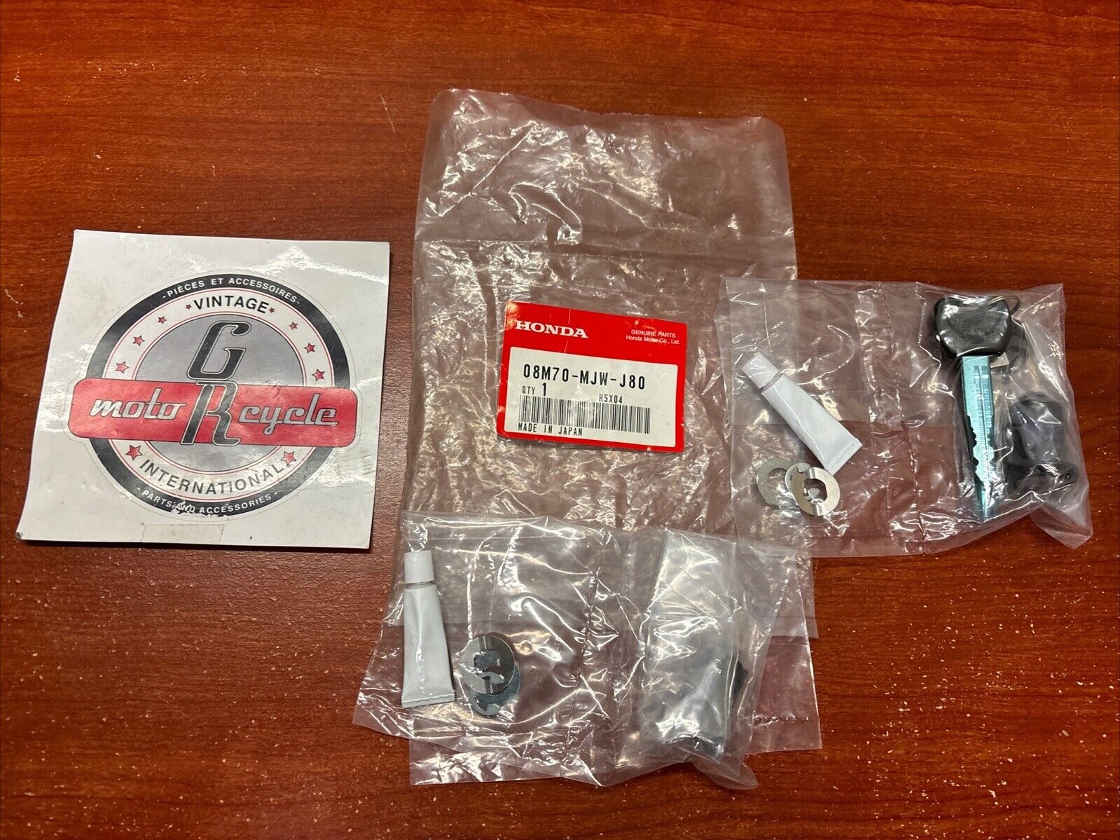 NOS Honda CB500X CYLINDER SET WITH KEYS 08M70-MJW-J80 H170