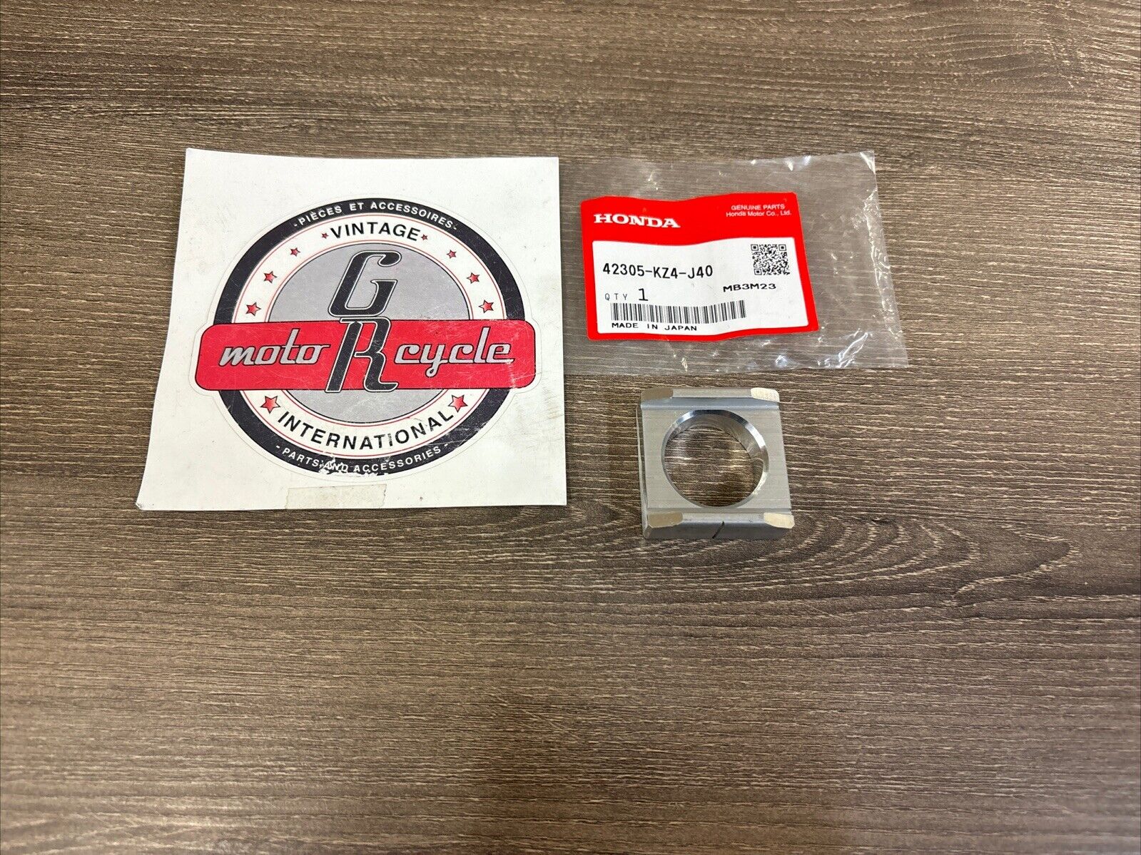 NOS Honda CR125R CR250R CRF250R CRF250X LEFT REAR AXLE COLLAR 42305-KZ4-J40 H138