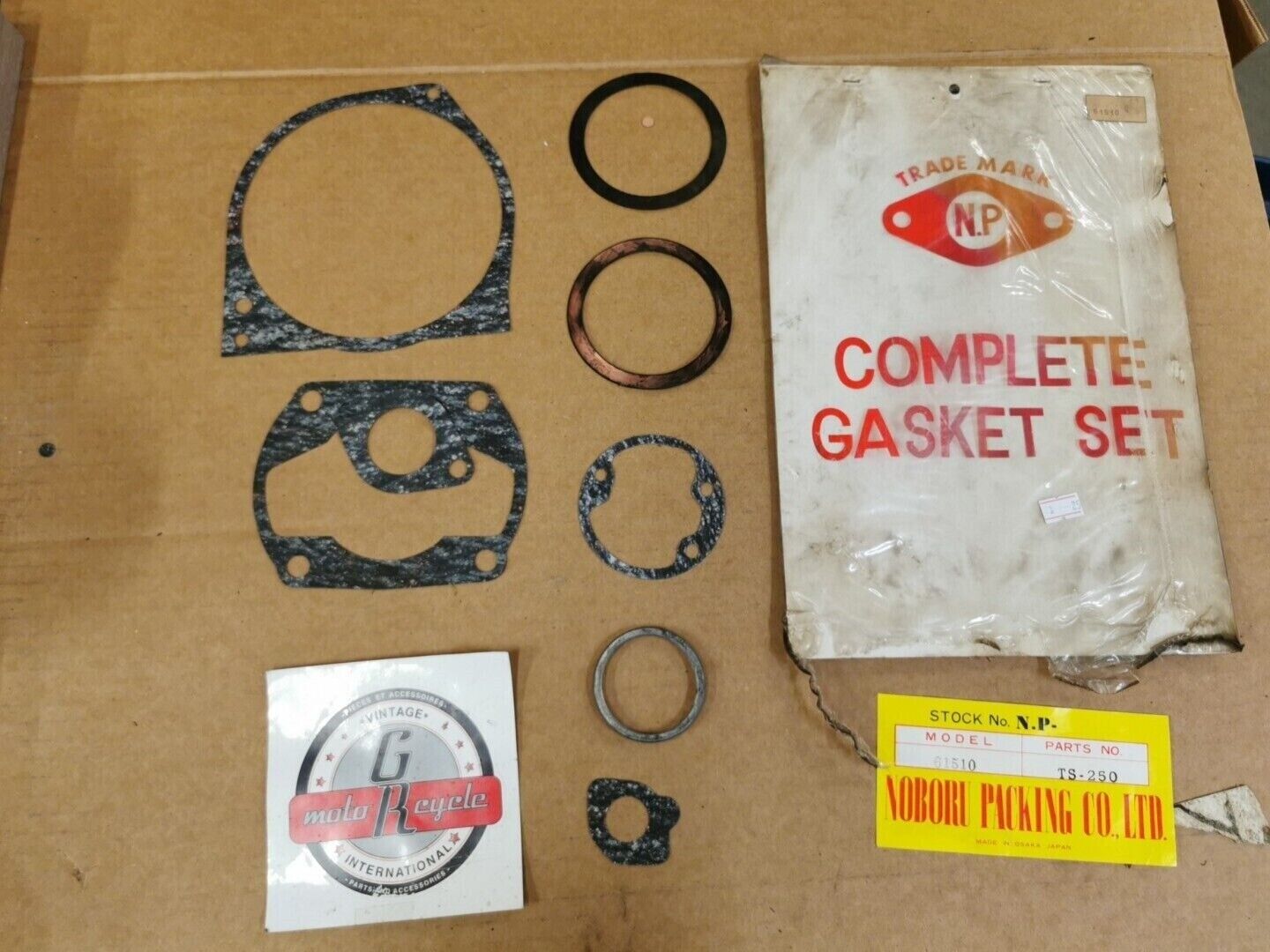 NOS NOBORU SUZUKI TS250 GASKET KIT INCOMPLETE SET 61510 J49
