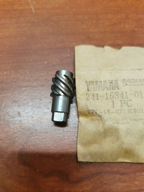 NOS Yamaha AT1 DT50 DT80 PUSH SCREW 241-16341-01-00 SUB 241-16341-00-00 Y135