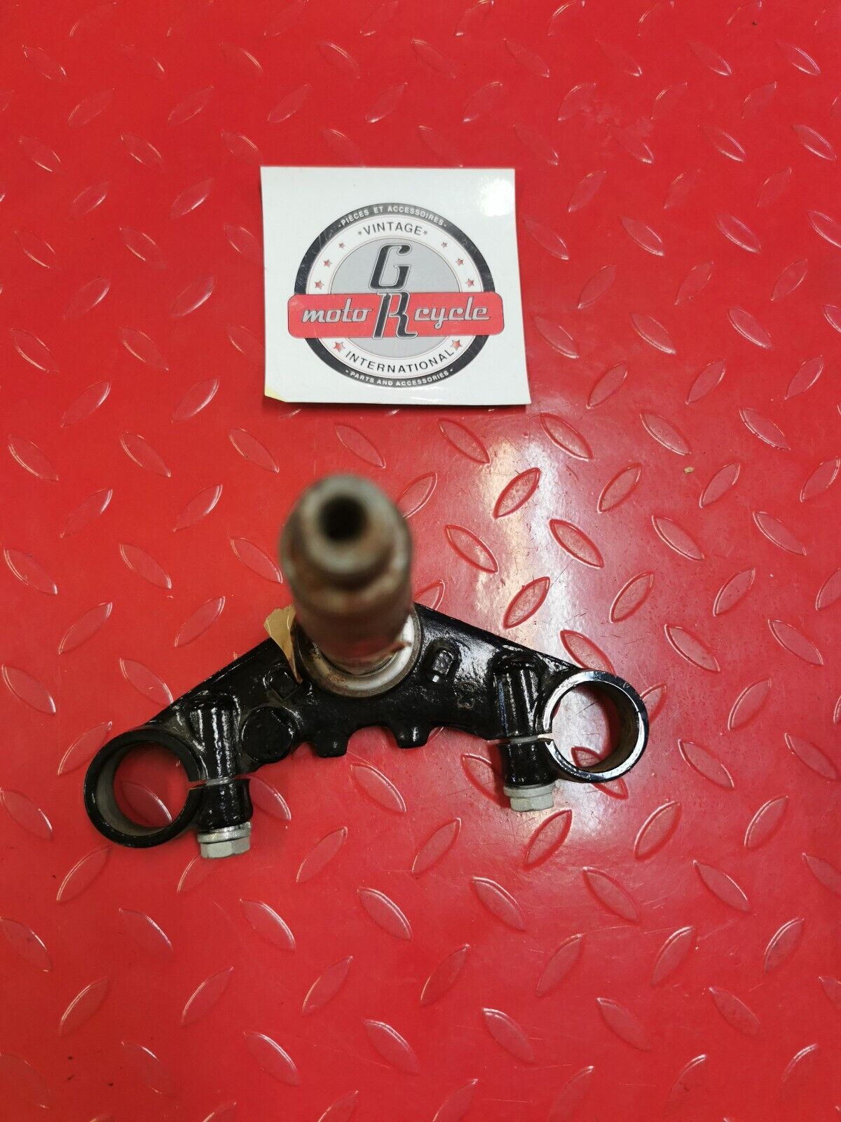 NOS YAMAHA RD250 1973 1974 1975 UNDER BRACKET 361-23340-50-33 Y28