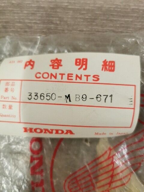 NOS HONDA GL1100 WINKER ASSY L RR 33650-MB9-671 SUB BY 33650-MB9-672  H74