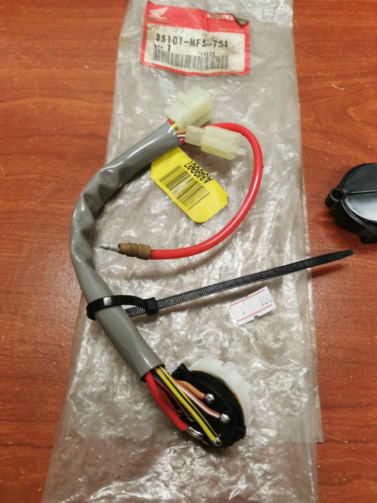 NOS Honda 1985 VT500C CONTACT BASE 35101-MF5-751 H64