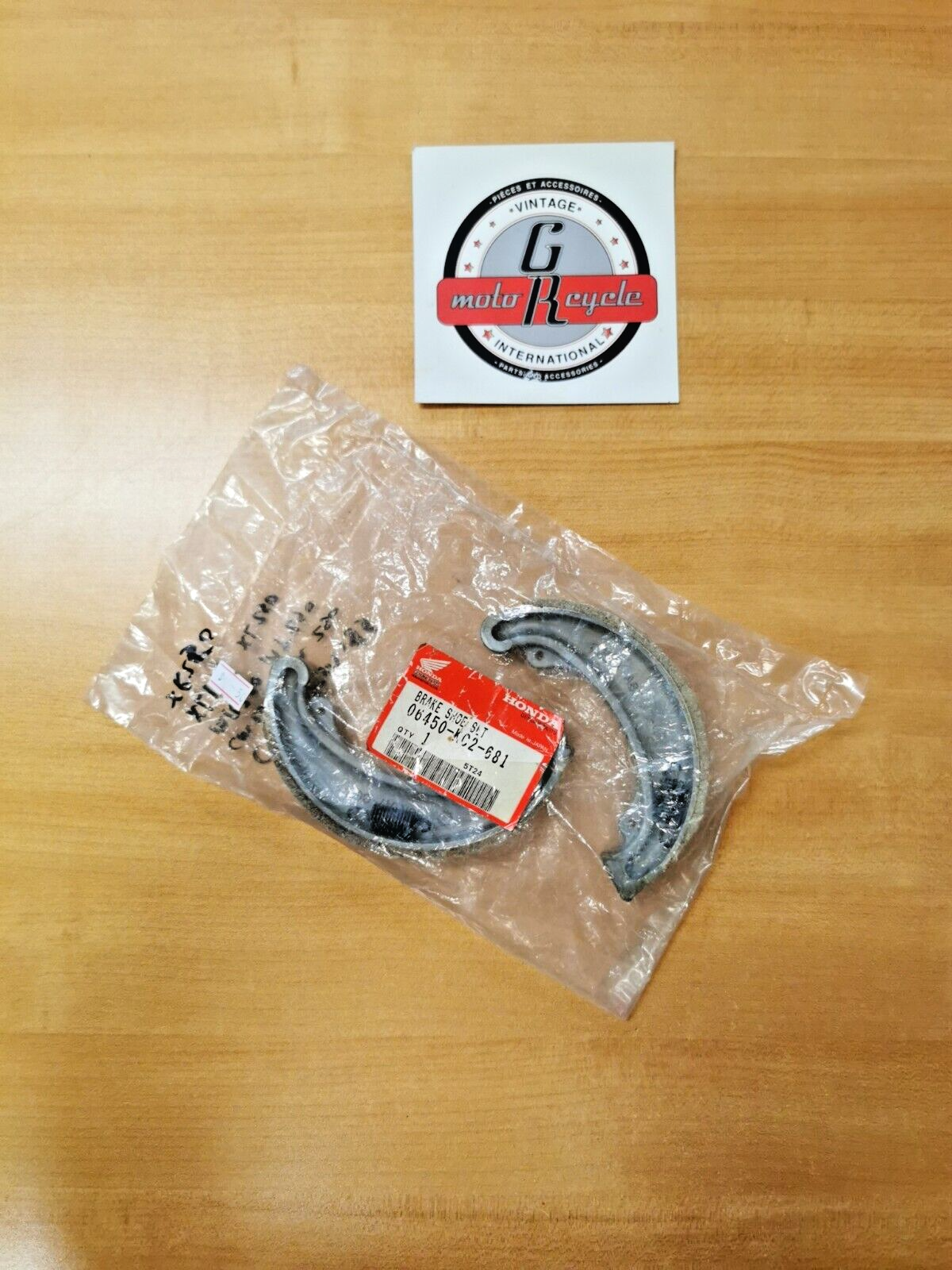 NOS HONDA MR250 MT250 CB250 XL175  1976 - 1996 BRAKE SHOE SET  06450-KC2-681 H23