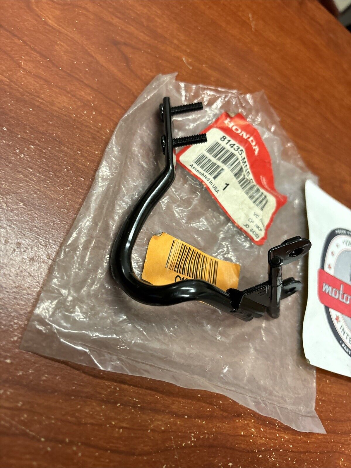 NOS Honda GL1500 A I SE LEFT FRONT SADDLEBAG HINGE 81435-MN5-010 H161