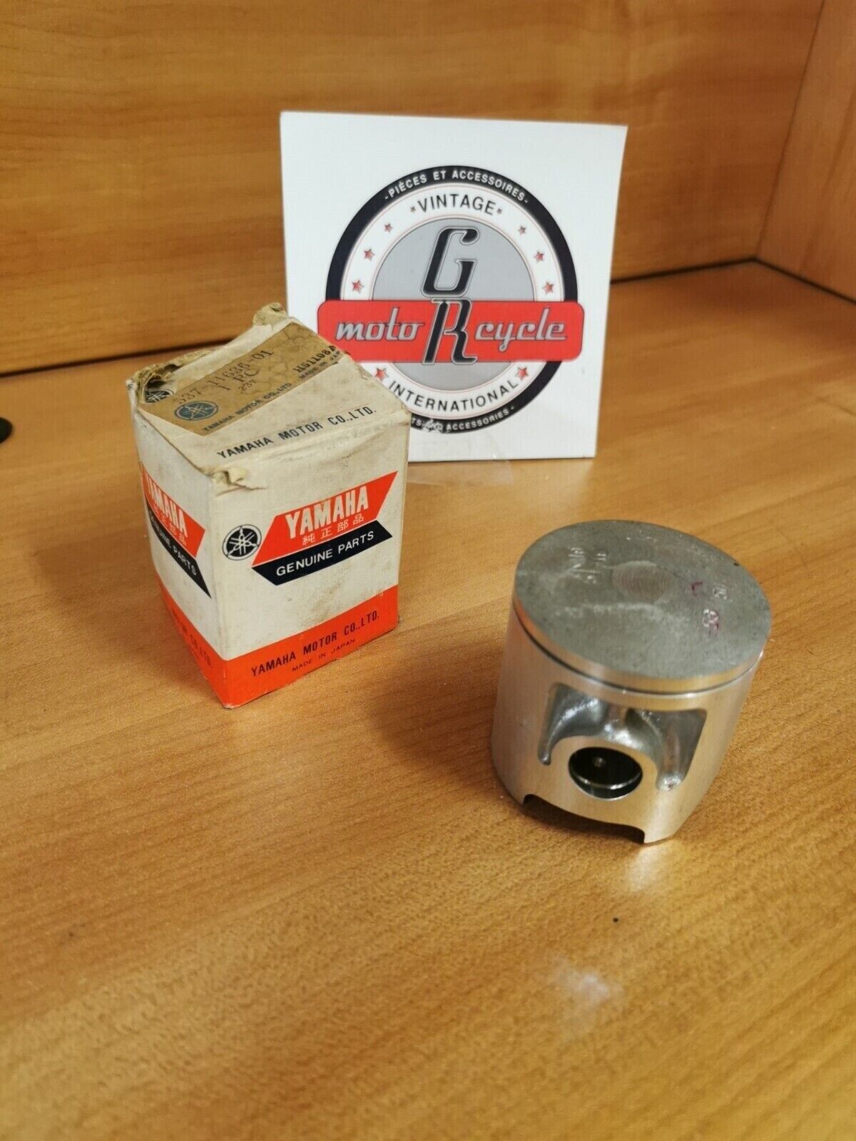 NOS YAMAHA YZ125 1974 -77  PISTON 2 O/S 0.50  SUPERCEDED BY  537-11636-02-00 Y46