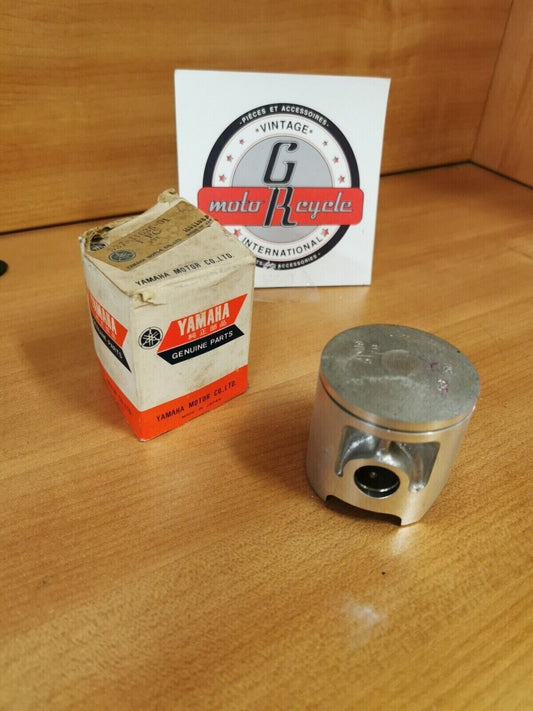 NOS YAMAHA YZ125 1974 -77  PISTON 2 O/S 0.50  SUPERCEDED BY  537-11636-02-00 Y46