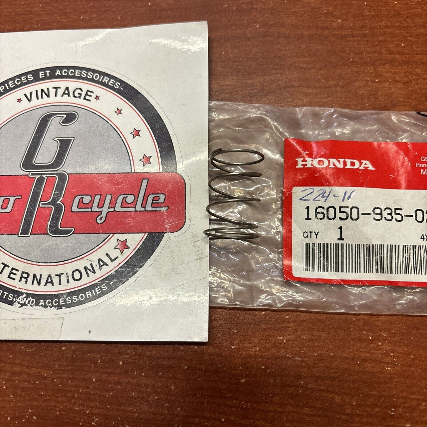 NOS Honda 7.5HP 8HP 10HP 75HP 100HP DIAPHRAGM SPRING 16050-935-024 H164