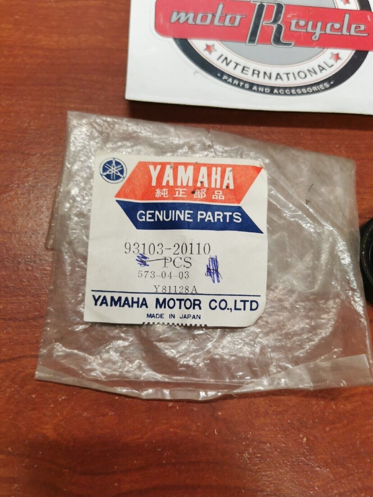 NOS Yamaha OIL SEAL SW-TYPE 93103-20110-00 Y71