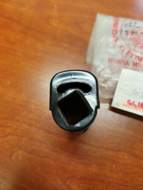 NOS Honda GL1100 PILLION STEP RUBBER 50710-MB9-000 SUB 50710-461-770 H99