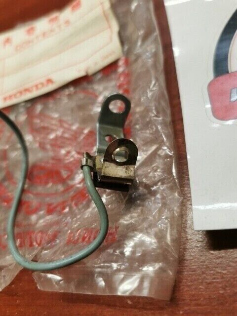 NOS Honda S65 RIGHT FRONT WINKER SOCKET 33410-035-000 H69