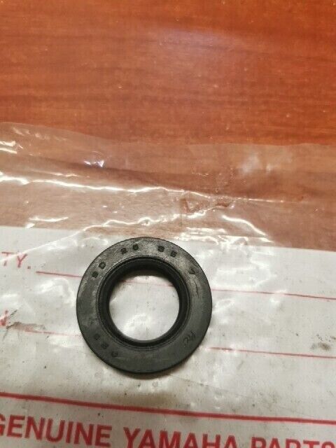 NOS Yamaha OIL SEAL (20X35X7) 93102-20009-00 Y166