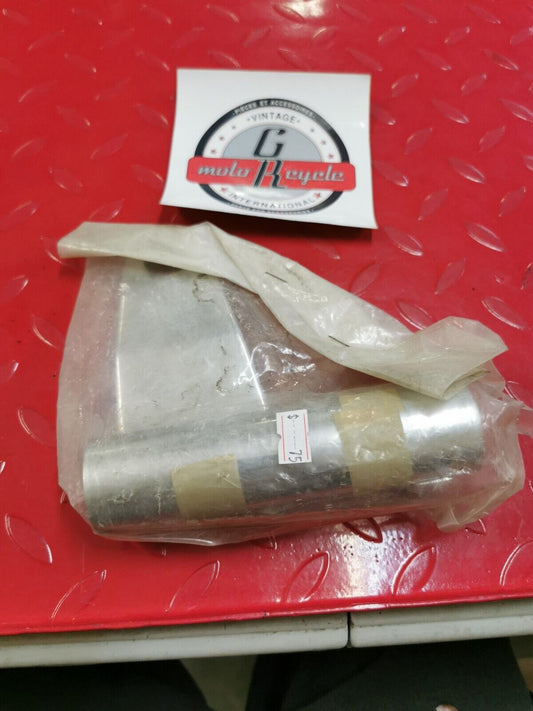 NOS Yamaha XS400 COVER UPPER 2 3F9-23131-00-93 Y26