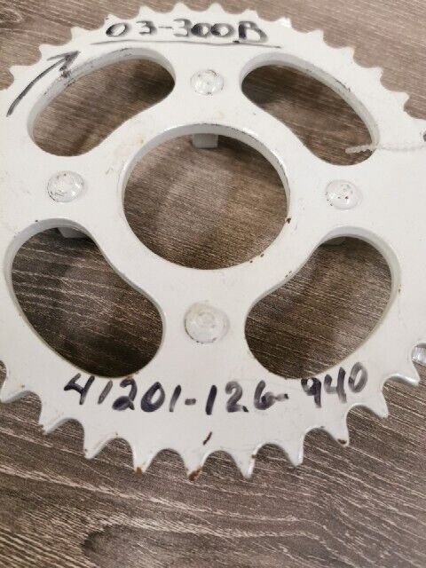 NOS  HONDA CT70 S65 SPROCKET FINAL DRIVEN 38T 03-300B  41201-126-940 j55