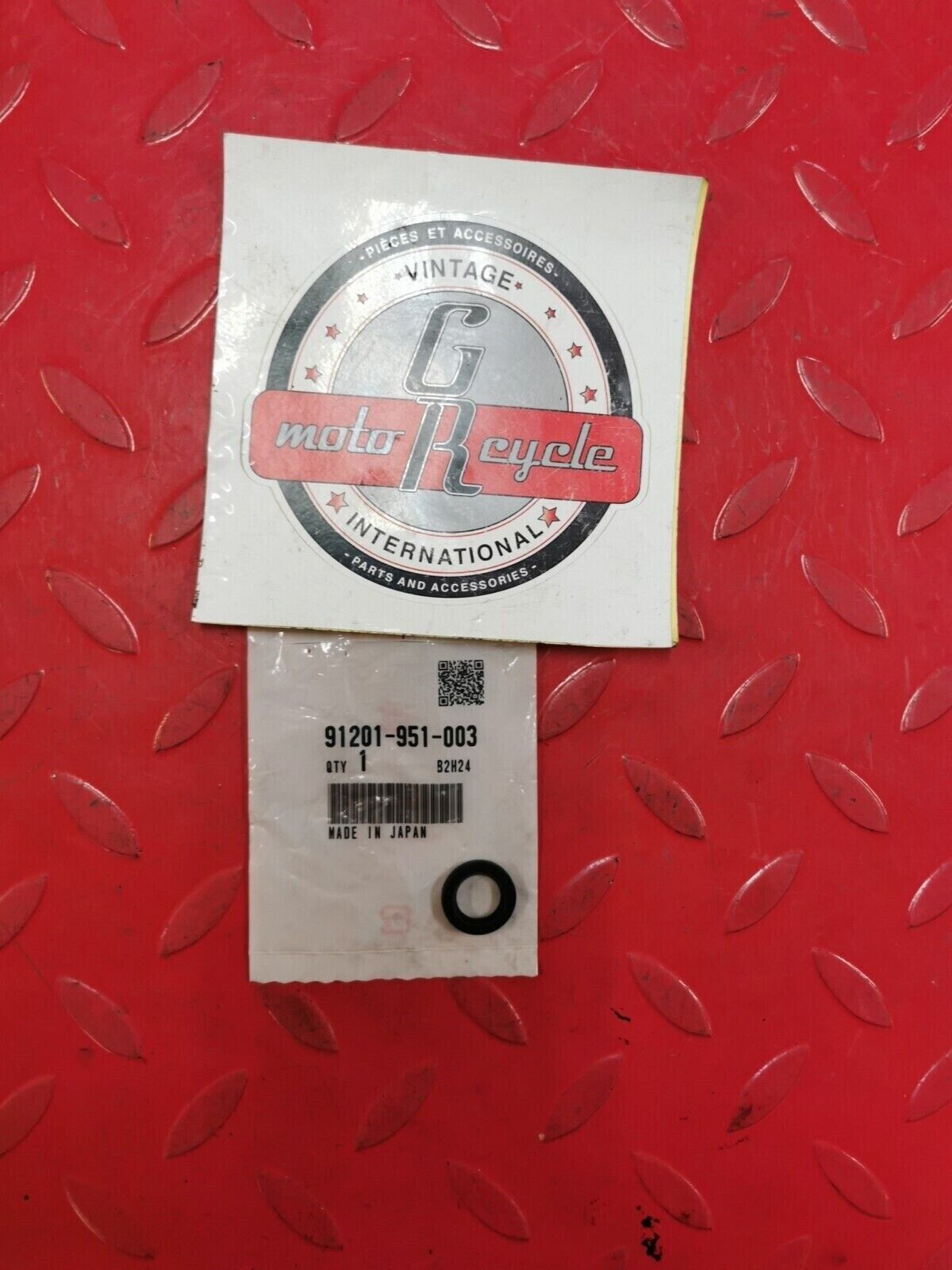 NEW NOS Honda GL500 CX500 CR250 CR500 OIL SEAL 91201-951-003 H27
