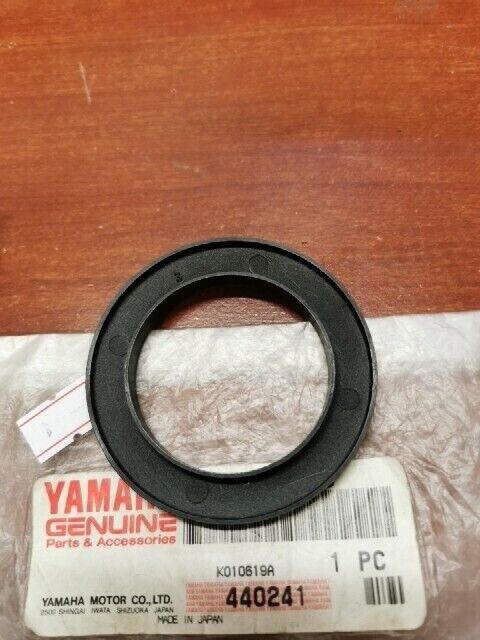 NOS Yamaha YFM200 YFM225 YTM200 YTM225 HUB DUST COVER 21V-25367-00-00 Y103
