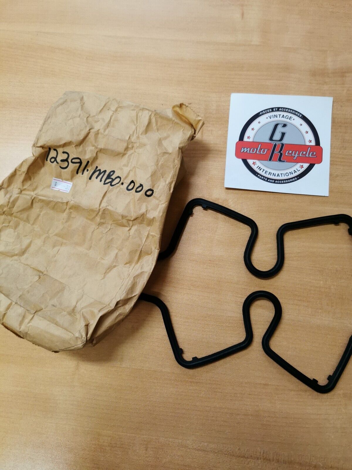 NOS HONDA VF700 VF750 1983 - 1985 GASKET  CYLINDER HEAD COVER 12391-MB0-000  H17