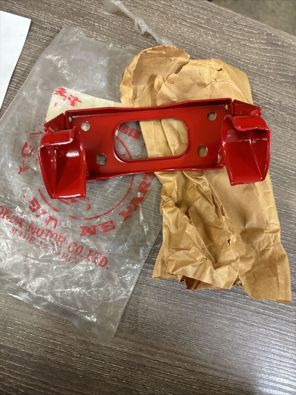 NOS Honda 1983 - 1985 ATC200X REAR FENDER CATCH 80101-965-000 H136