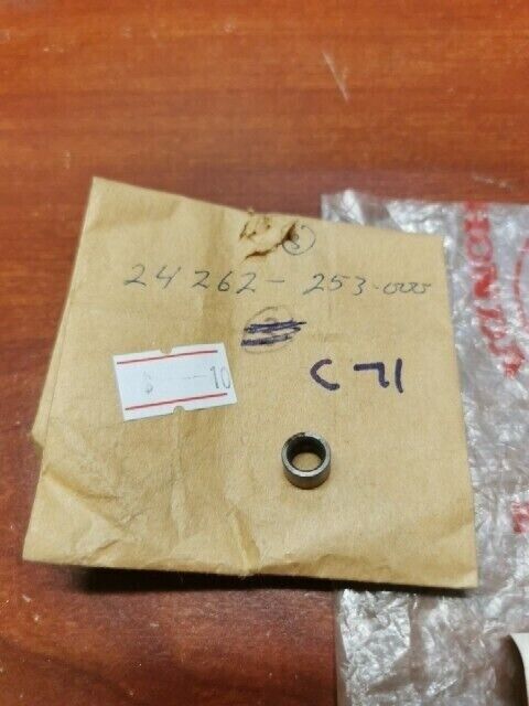 NOS Honda C70 C72 C75 C77 C78 C92 SHIFT FORK GUIDE PIN ROLLER 24262-253-000 H86