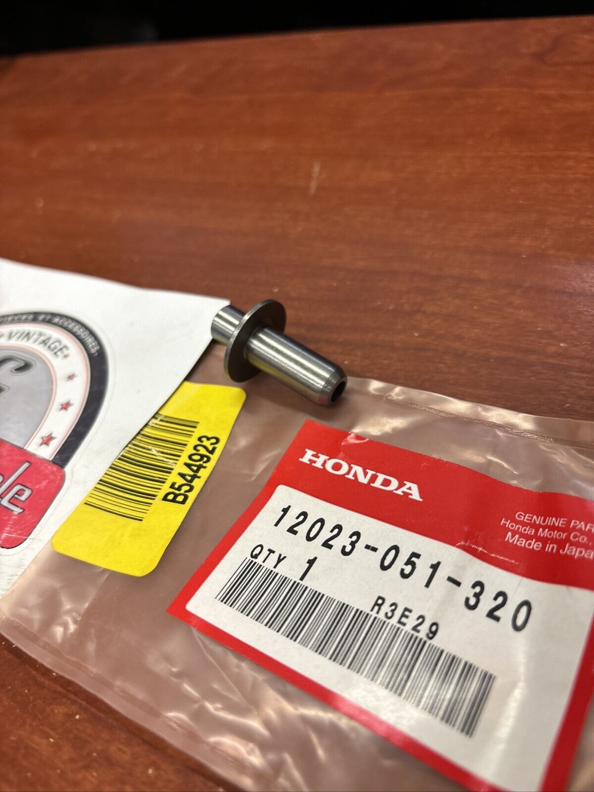 NOS Honda ATC70 C50 C70 C90Z CT70 SS50 EXHAUST VALVE GUIDE 12023-051-320 H162