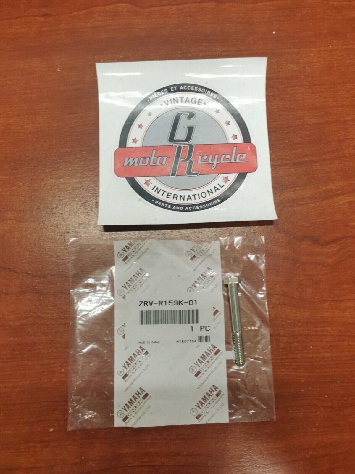 NOS Yamaha SPECIAL BOLT 7RV-R159K-01-00 Y82