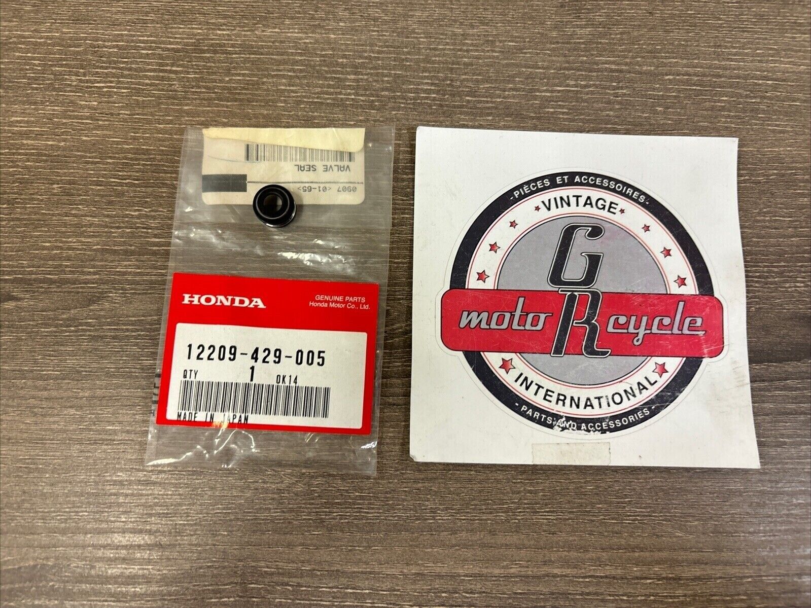 NOS Honda FT500 XL500 XR500 VALVE STEM SEAL 12209-429-005 H117