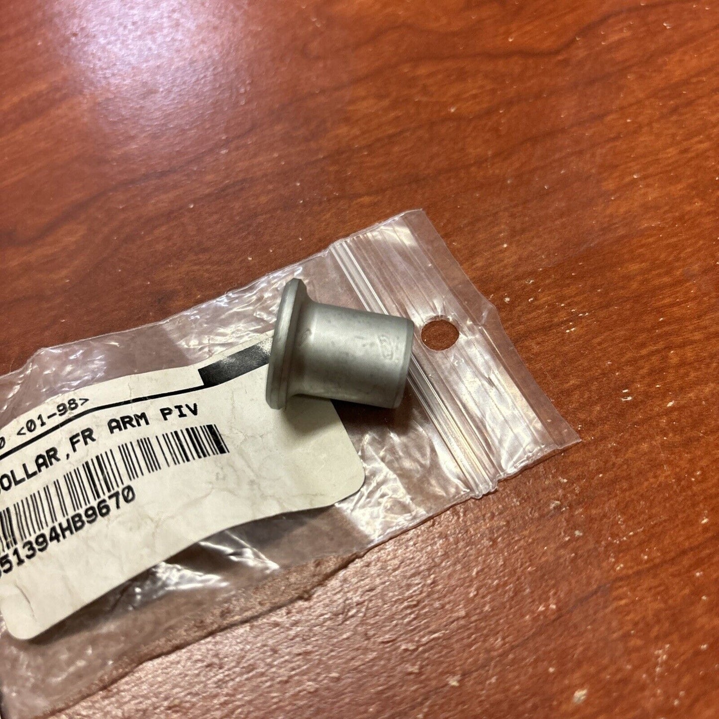 NOS Honda 1987 - 1989 TRX250R FRONT ARM PIVOT COLLAR 51394-HB9-670 H149