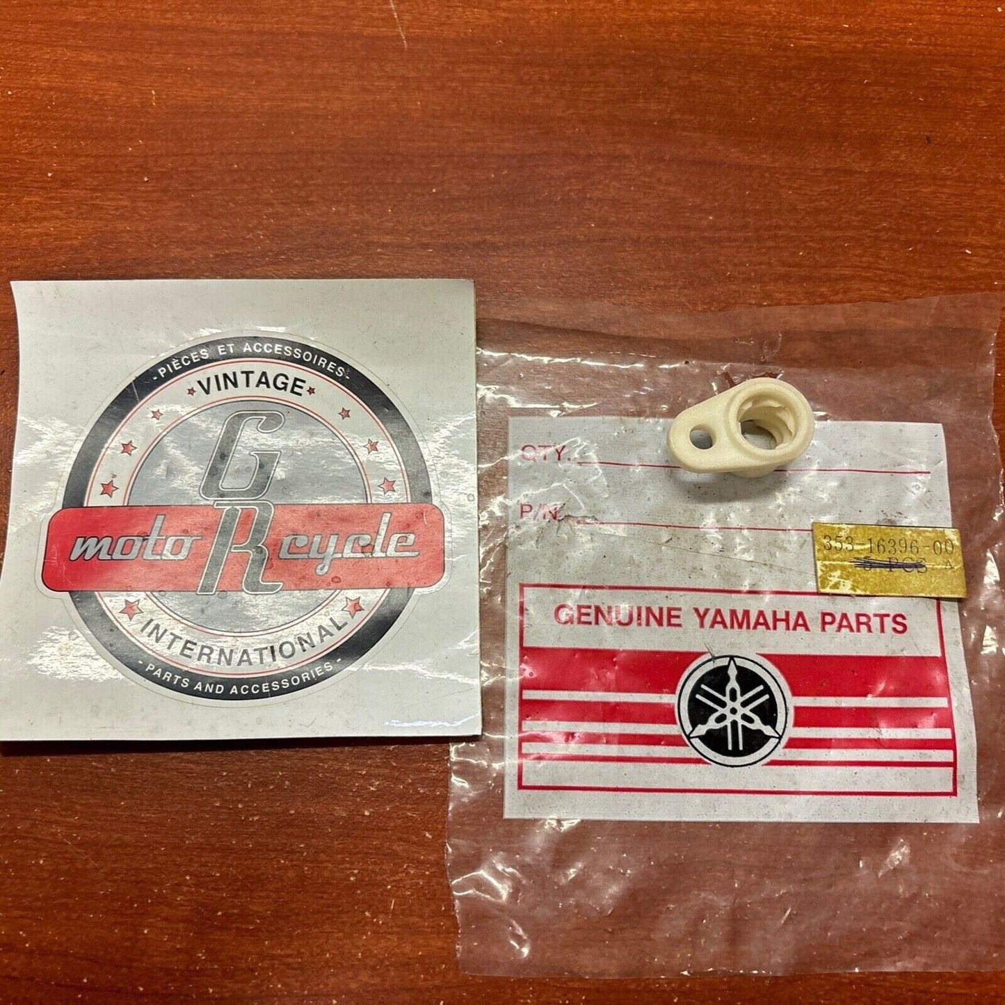 NOS Yamaha DT50 DT80 GT80 GTMX YSR50 PUSH SCREW HOUSING 353-16396-00-00 Y173