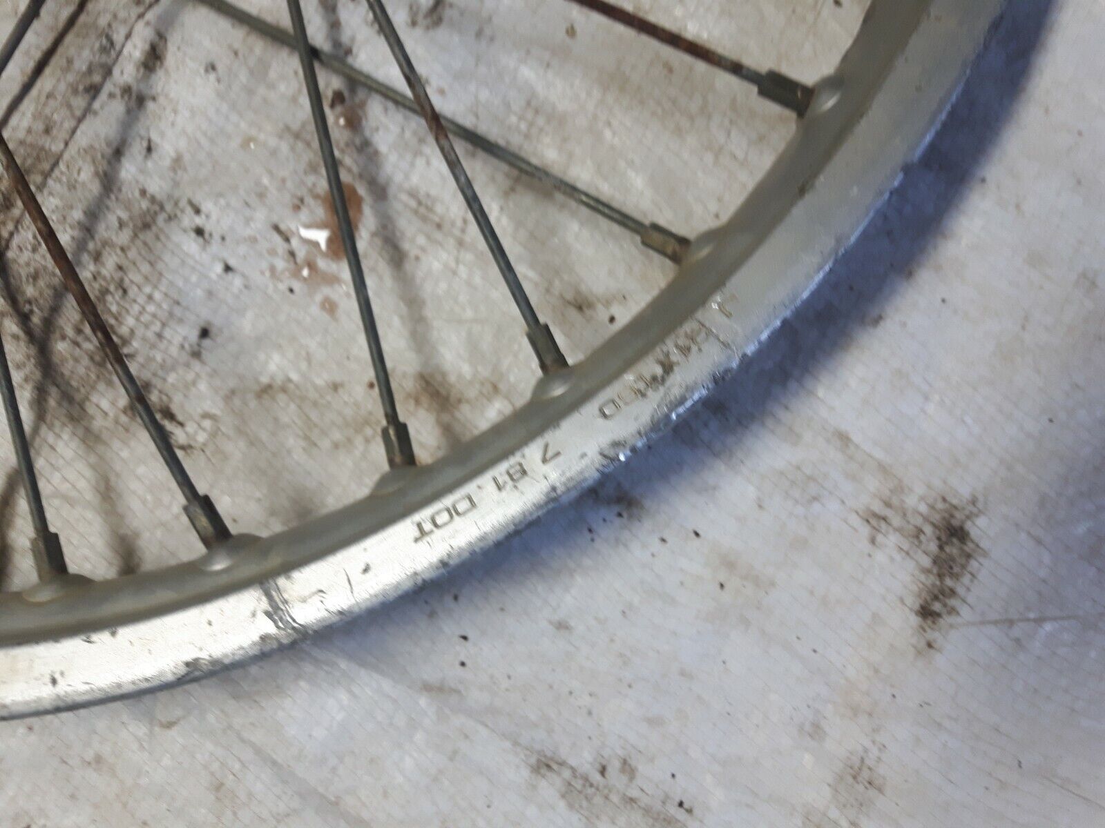 Honda XR200R 1983 front wheel rim hub 44601-KB9-010 .