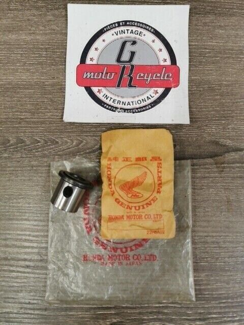 NOS HONDA  C77 C78 C72 CA72 1960 - 1964 BUSH 14MM 23931-259-010 H77